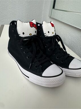Converse Chuck Taylor All Star
Hello Kitty (Women's)